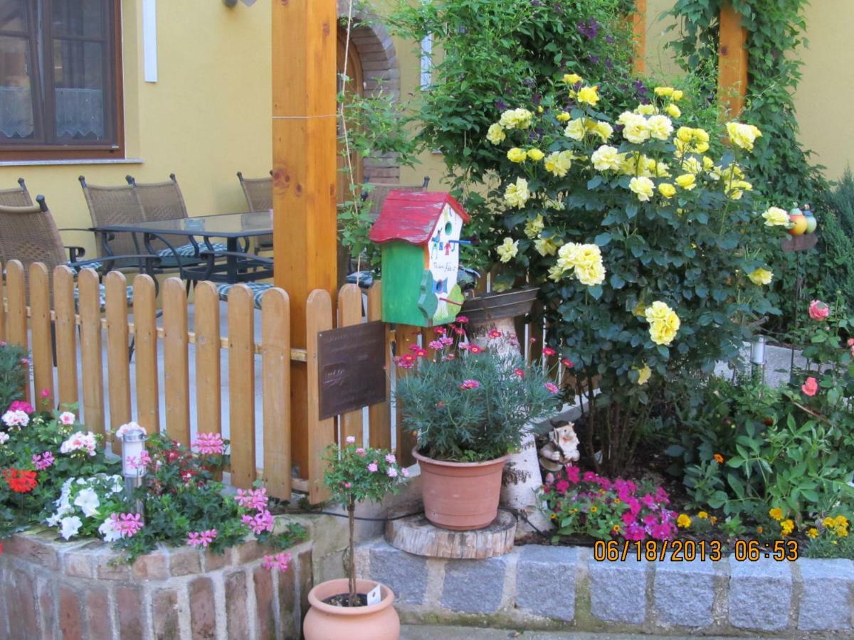 Haus Resi Apartment Staatz Exterior photo